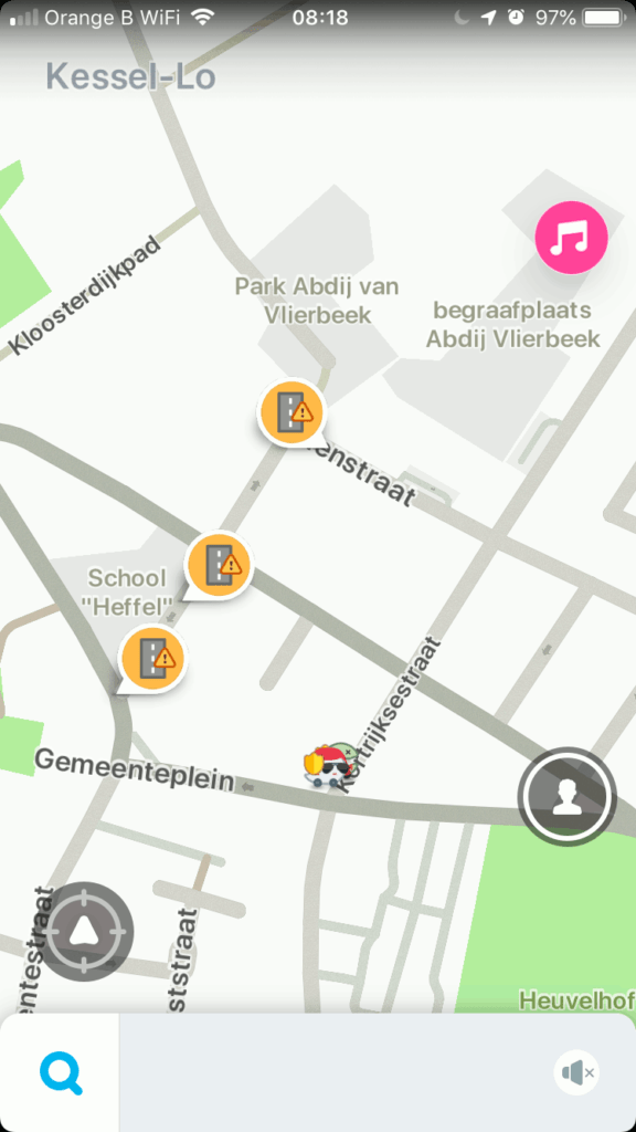 Back to school alerts shown in the Waze app