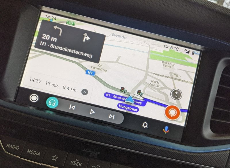 Photo showing Android Auto showing lane guidance